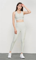 Sporty crop top and leggings for women